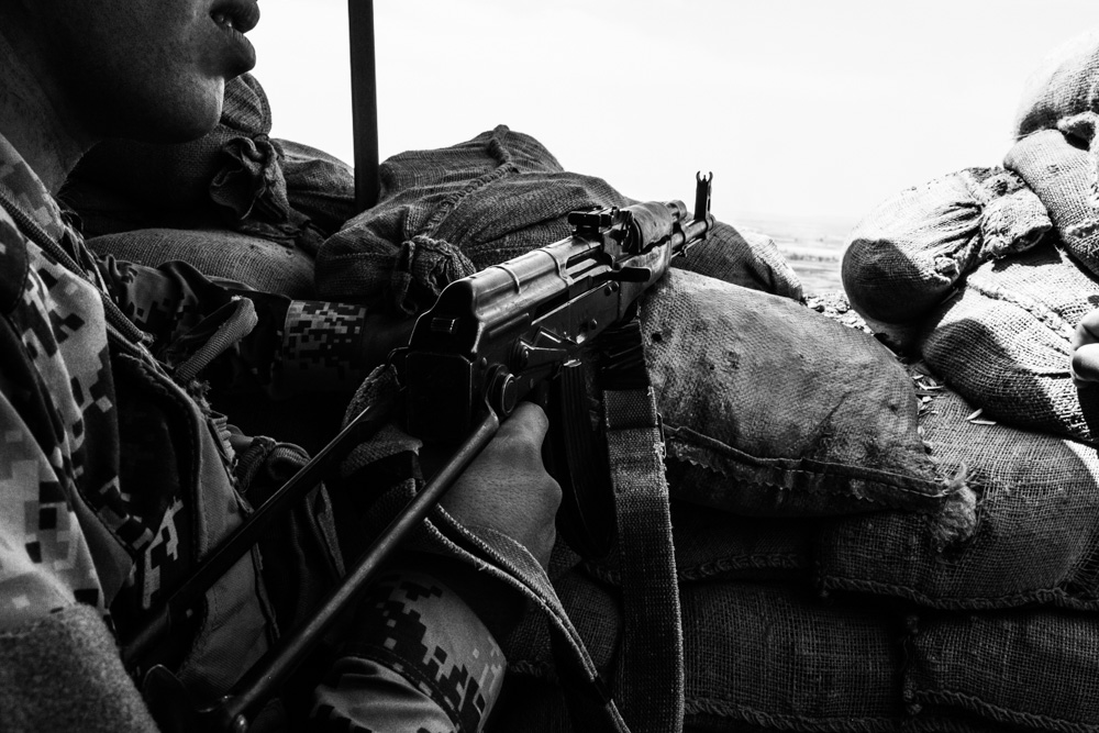 Peshmerga soldiers on the Gwer front line, southwestern Erbil, May 3, 2016. (Photo: Kurdistan24/Alexandre Afonso)